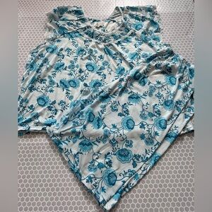 Jeffrico Intimates Floral Blue & White Pajama Lounge Set

Size 3X